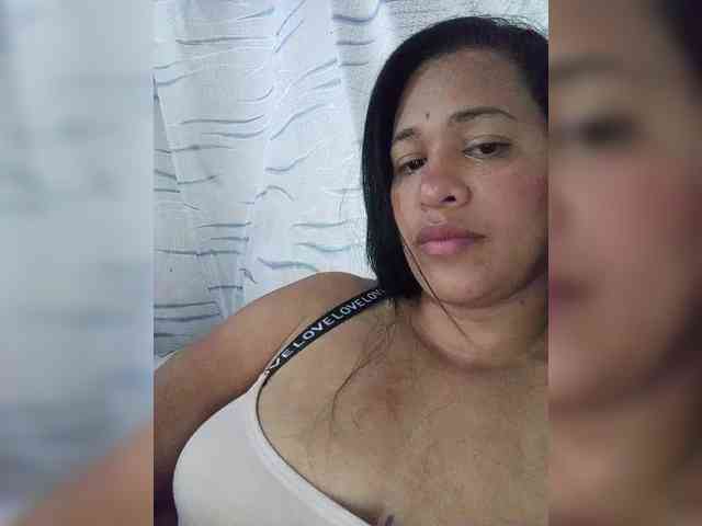 Letty33 webcam