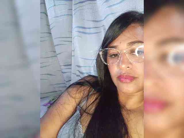 Letty33 webcam