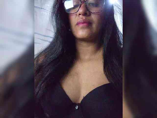 Letty33 webcam
