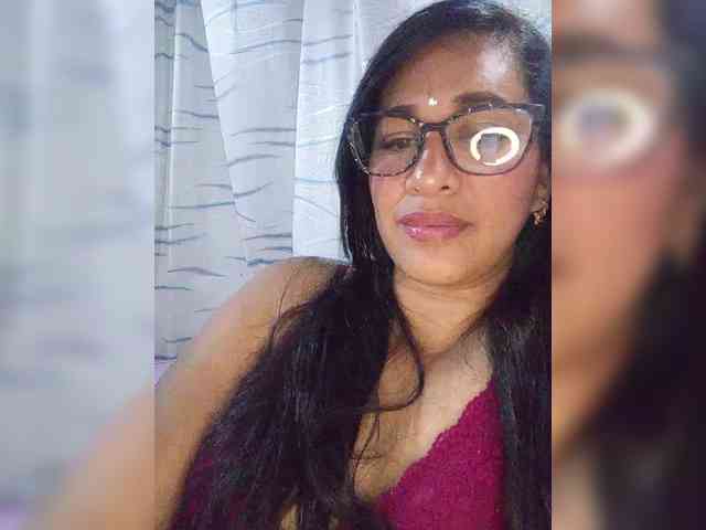 Letty33 webcam