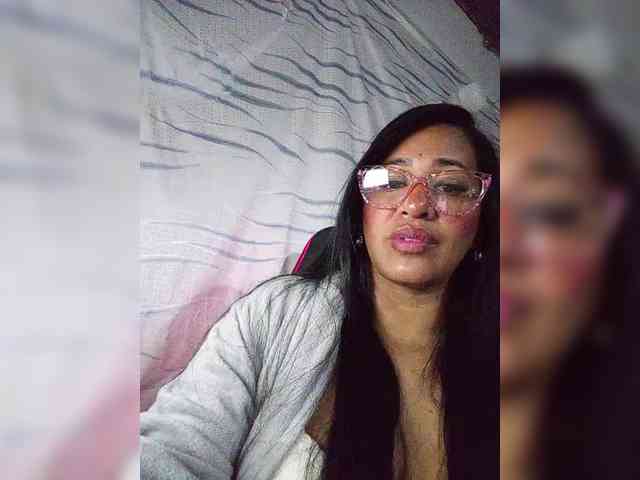 Letty33 webcam