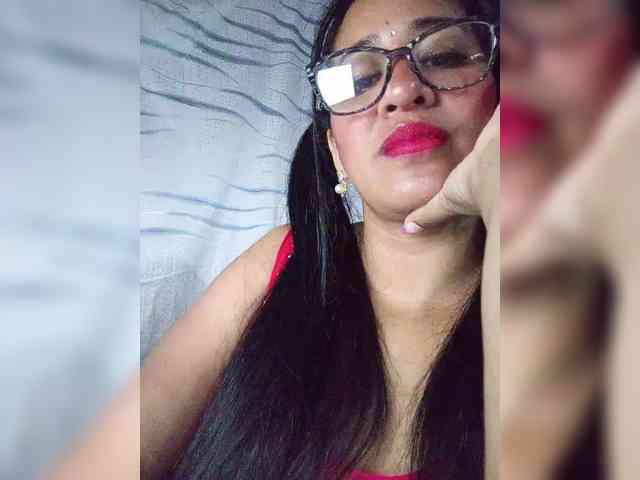 Letty33 webcam
