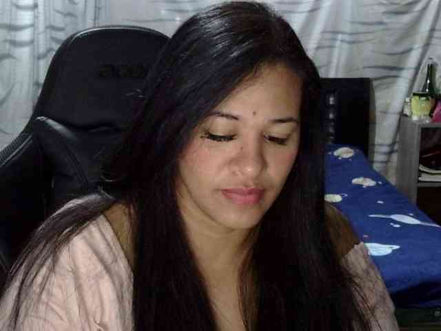 Letty33 webcam