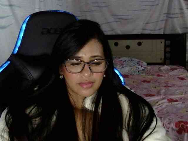 Letty33 webcam