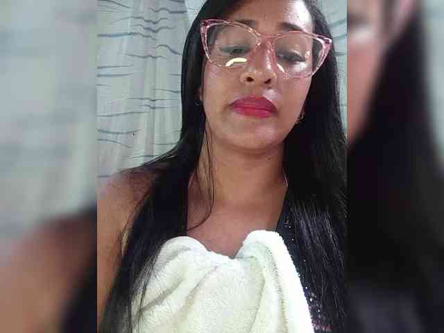 Letty33 webcam