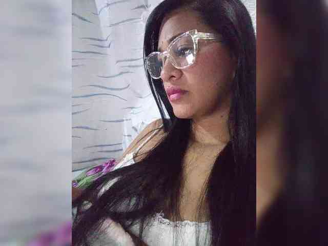 Letty33 webcam
