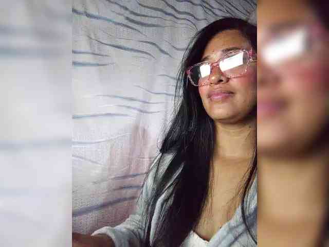 Letty33 webcam