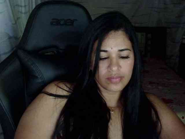 Letty33 webcam
