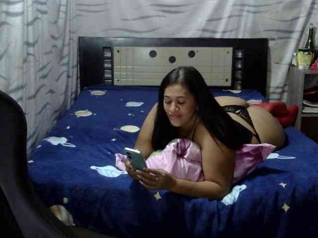 Letty33 webcam