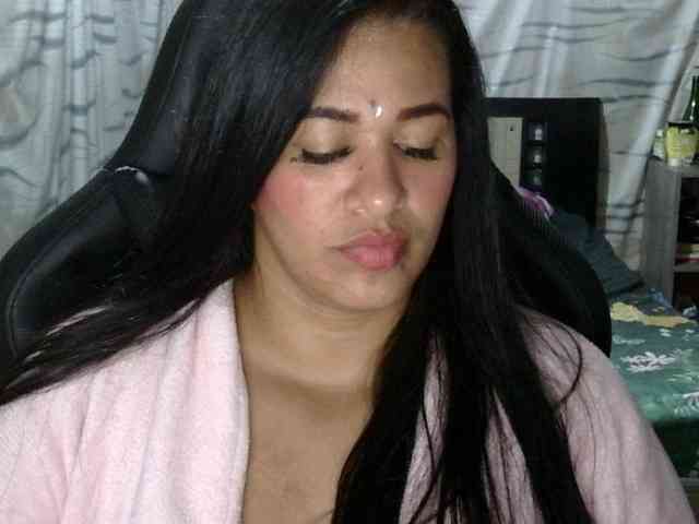 Letty33 webcam