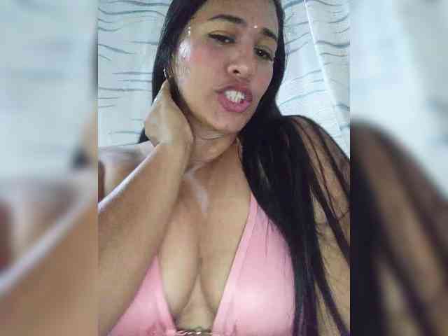 Letty33 webcam