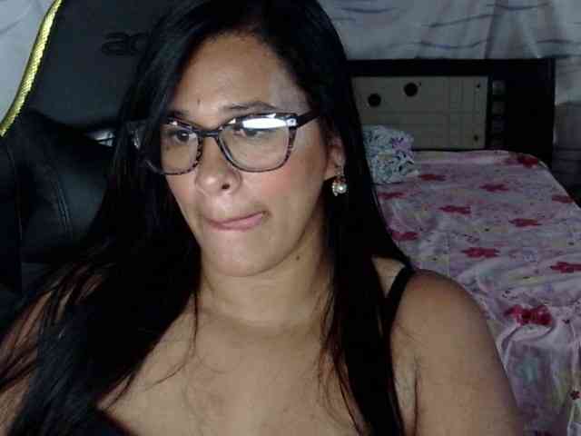 Letty33 webcam