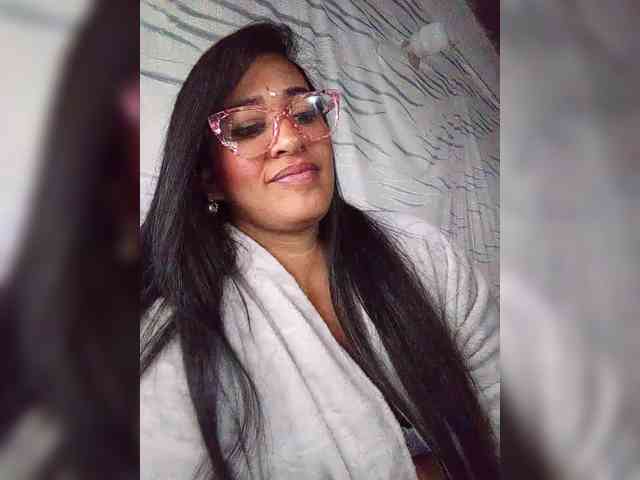 Letty33 webcam