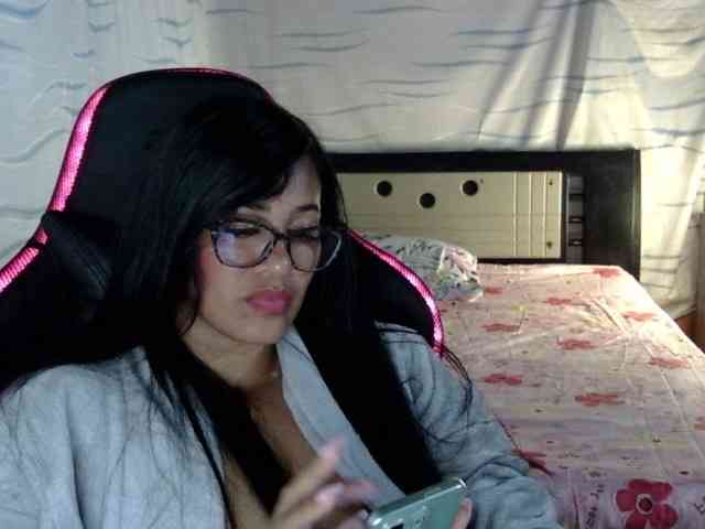 Letty33 webcam