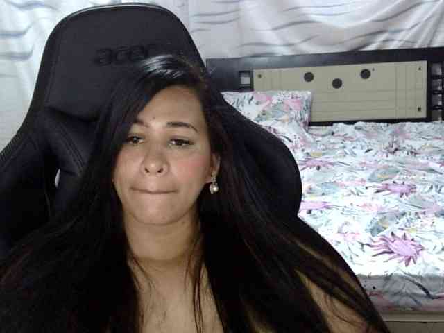 Letty33 webcam
