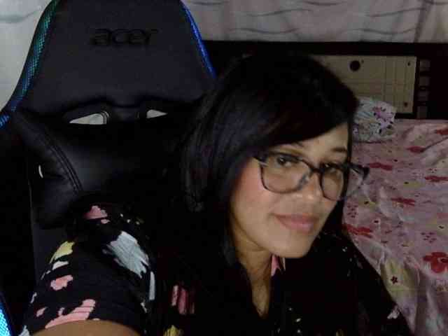 Letty33 webcam