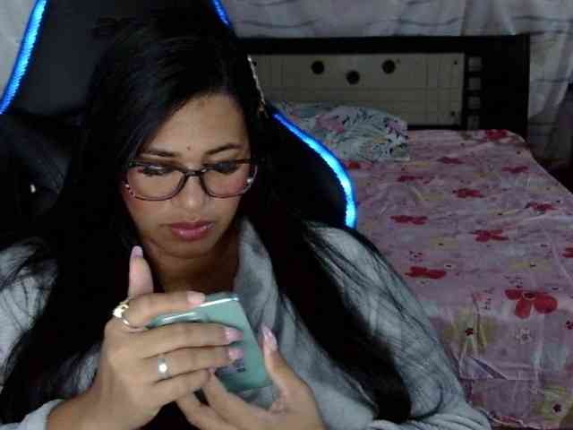 Letty33 webcam