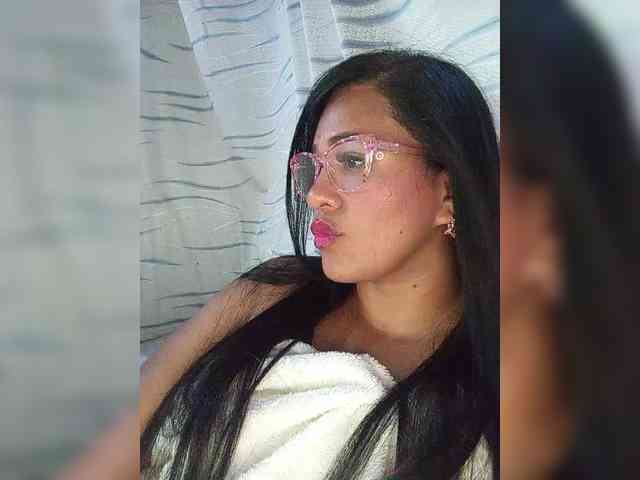 Letty33 webcam
