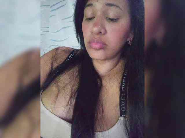 Letty33 webcam
