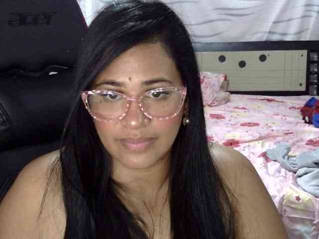 Letty33 webcam