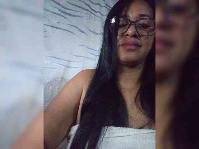Letty33 webcam