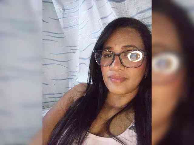 Letty33 webcam
