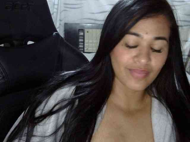 Letty33 webcam