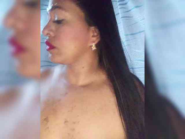 Letty33 webcam