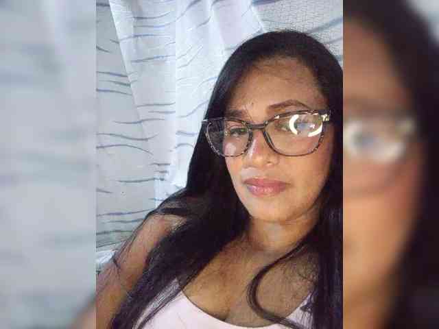 Letty33 webcam