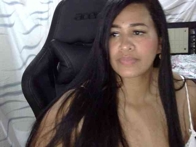 Letty33 webcam