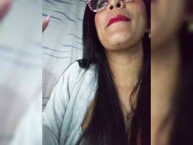 Letty33 webcam