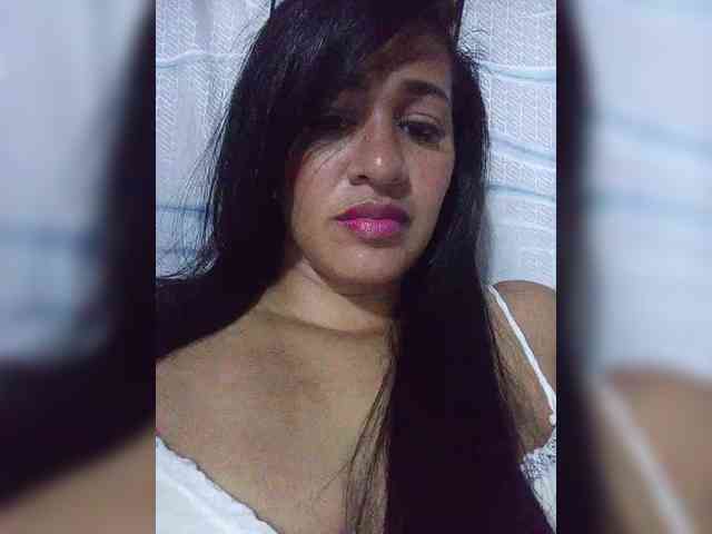 Letty33 webcam