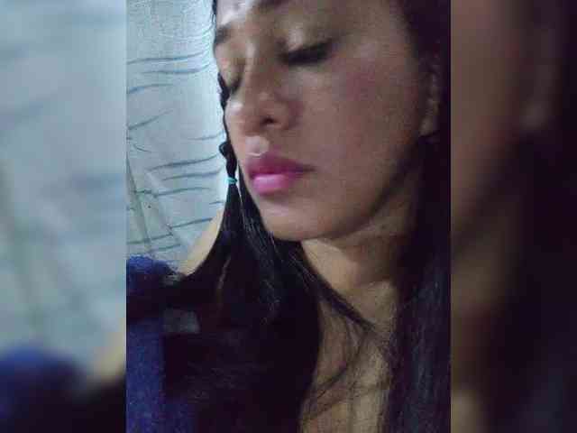 Letty33 webcam