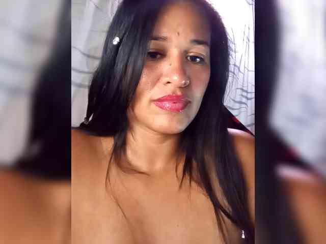 Letty33 webcam