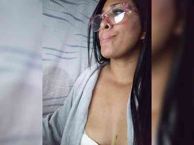 Letty33 webcam