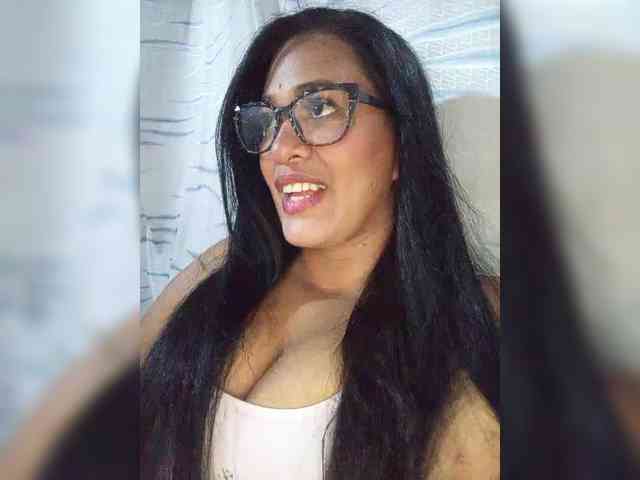 Letty33 webcam