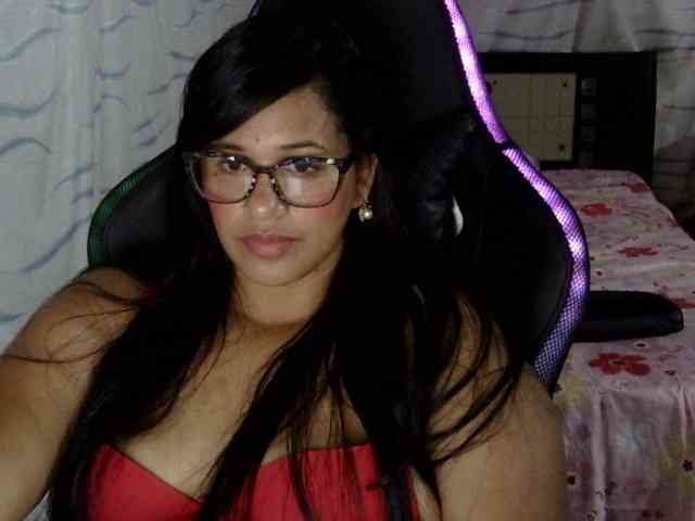 Letty33 webcam