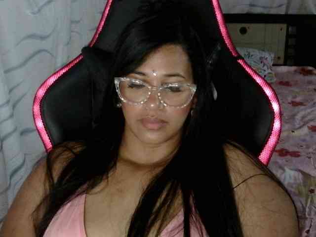 Letty33 webcam