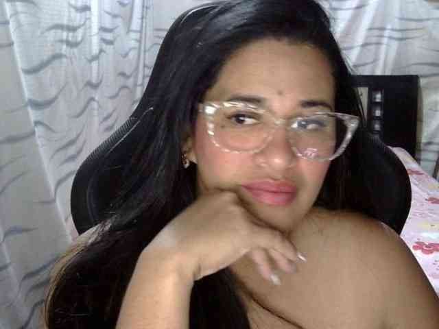 Letty33 webcam
