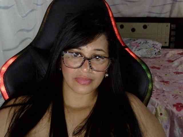 Letty33 webcam