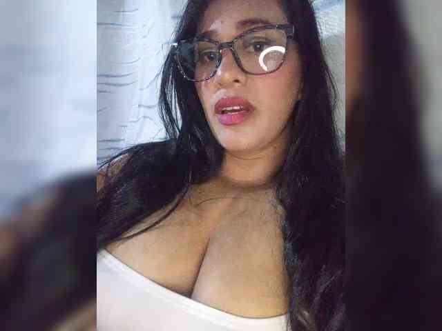 Letty33 webcam