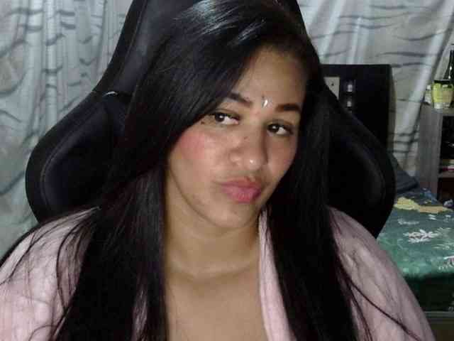 Letty33 webcam