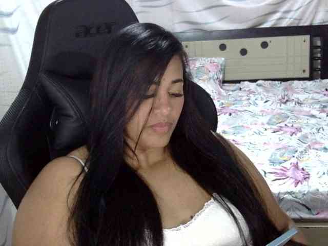Letty33 webcam