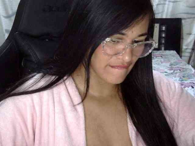 Letty33 webcam