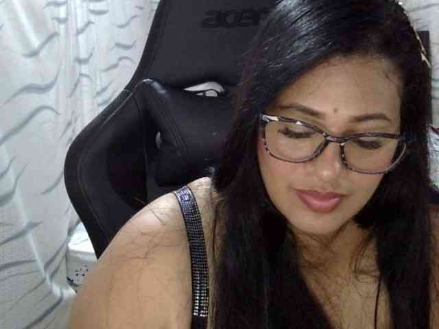 Letty33 webcam