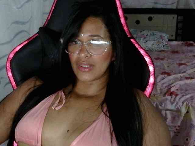 Letty33 webcam