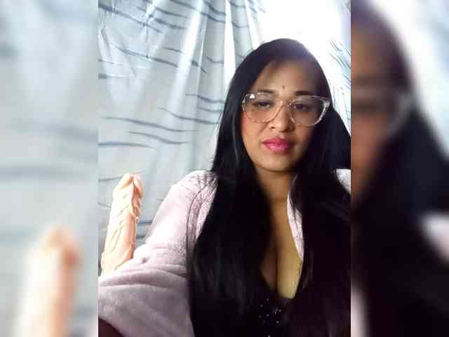 Letty33 webcam