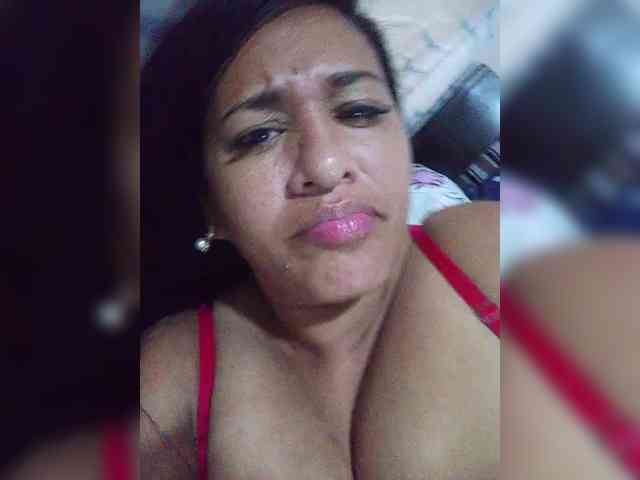 Letty33 webcam