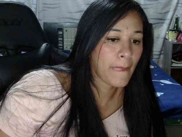 Letty33 webcam