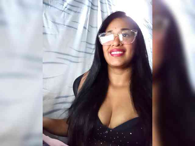 Letty33 webcam